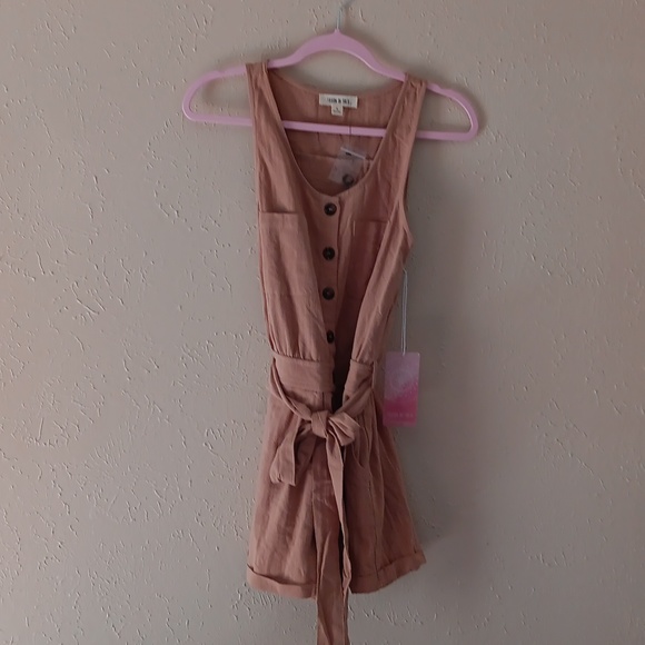 FASHION IN EARTH juniors/misses romper size (S) Khaki in color beautiful 😊 - Picture 1 of 2